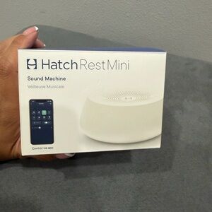 Hatch White Sound Machine with Top Speaker Grille